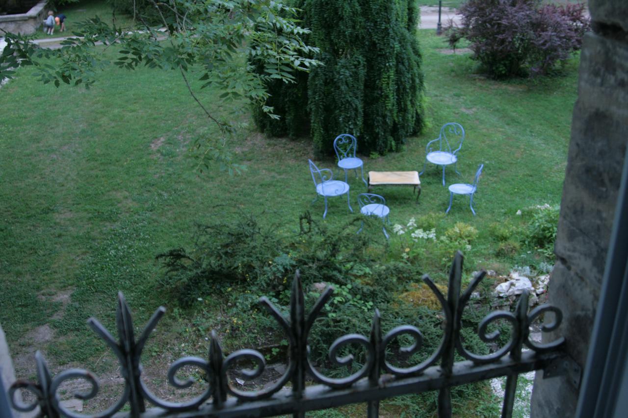 Bed and Breakfast Domaine Des Douves Ancy-le-Franc Exteriér fotografie