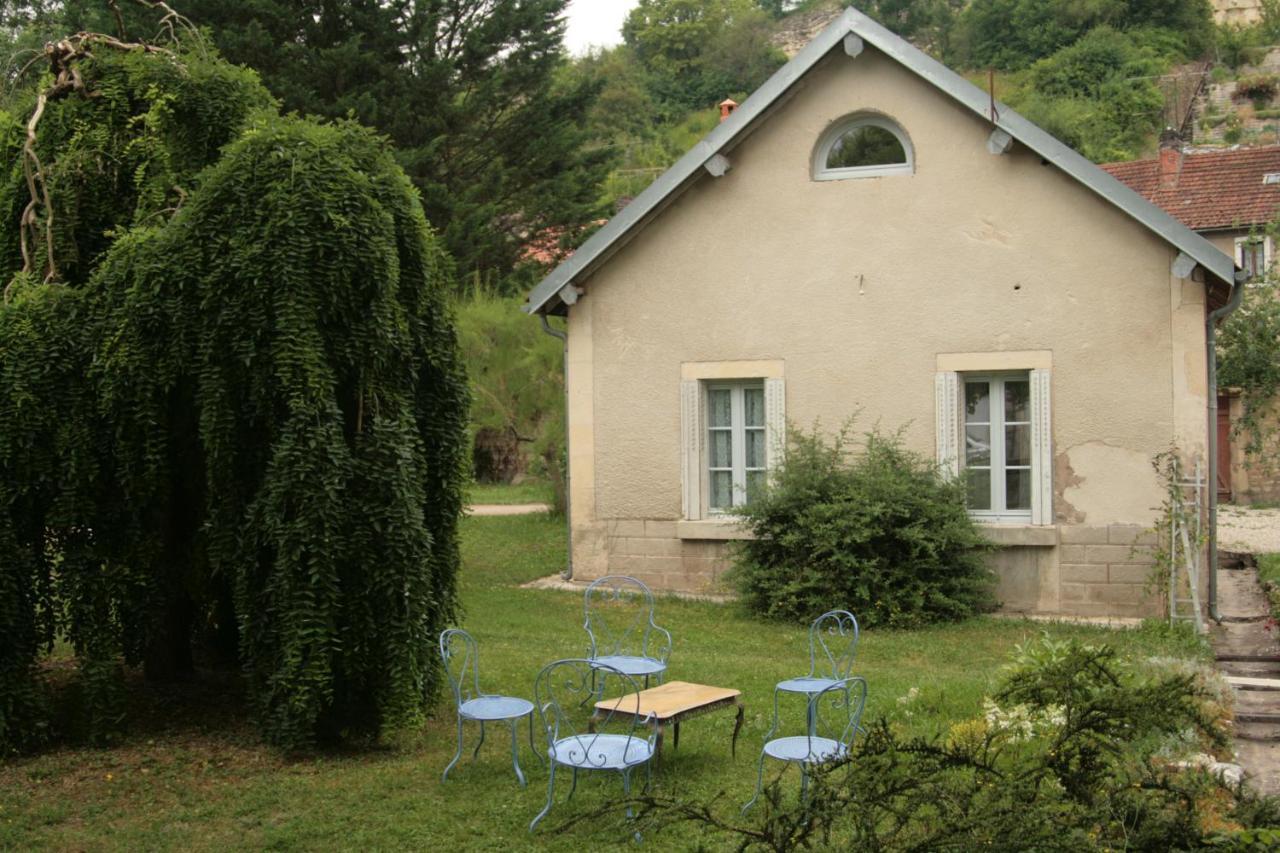 Bed and Breakfast Domaine Des Douves Ancy-le-Franc Exteriér fotografie